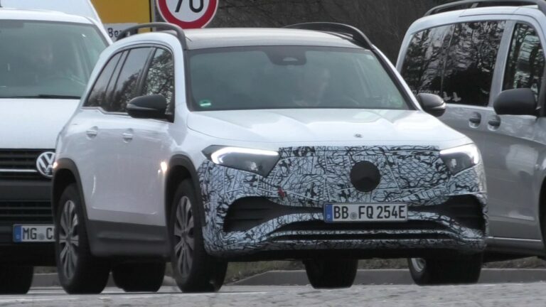 Mercedes EQA e EQB com facelift serão apresentados no final de agosto