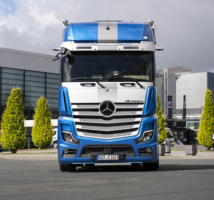 Actros L Edition 3, limitado a 400 unidades encontra-se esgotado e chama a atenção