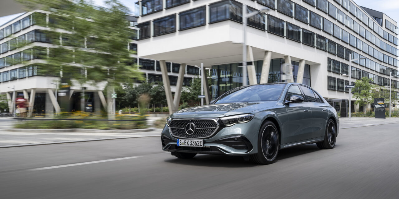 Mercedes-Benz inicia vendas do novo Classe E sedã e perua na Europa