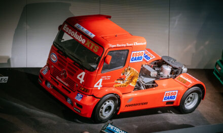 Mercedes-Benz Atego de corrida de 1.496 cv é uma atrações no museu da marca