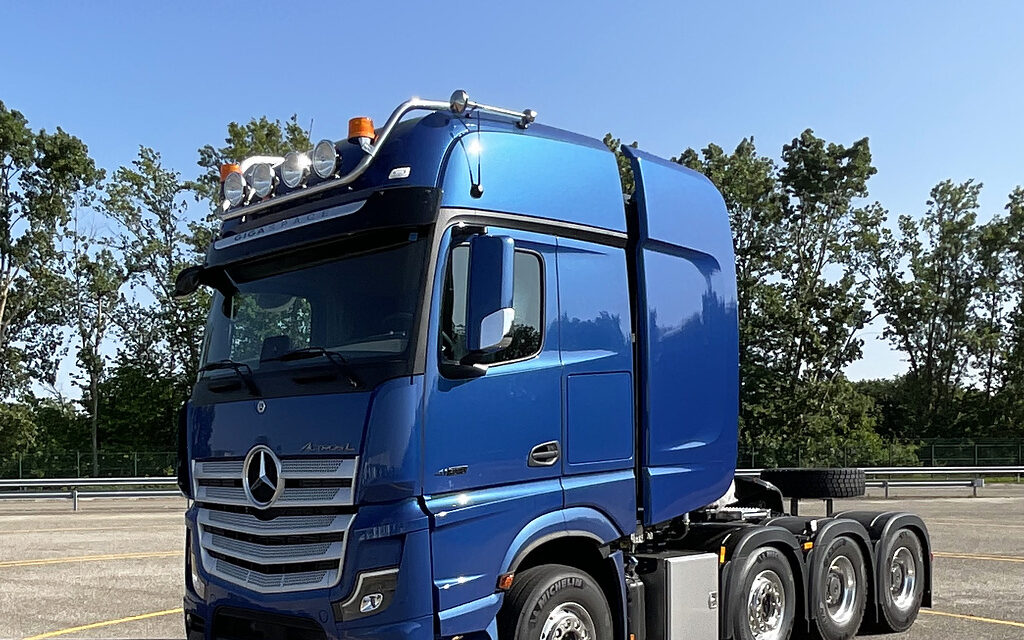 Divisão de caminhões customizados da Mercedes-Benz chega a marca histórica de 300 mil personalizados