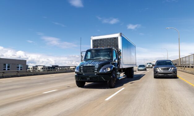 Freightliner eM2 elétrico tem produção em série iniciada nos Estados Unidos