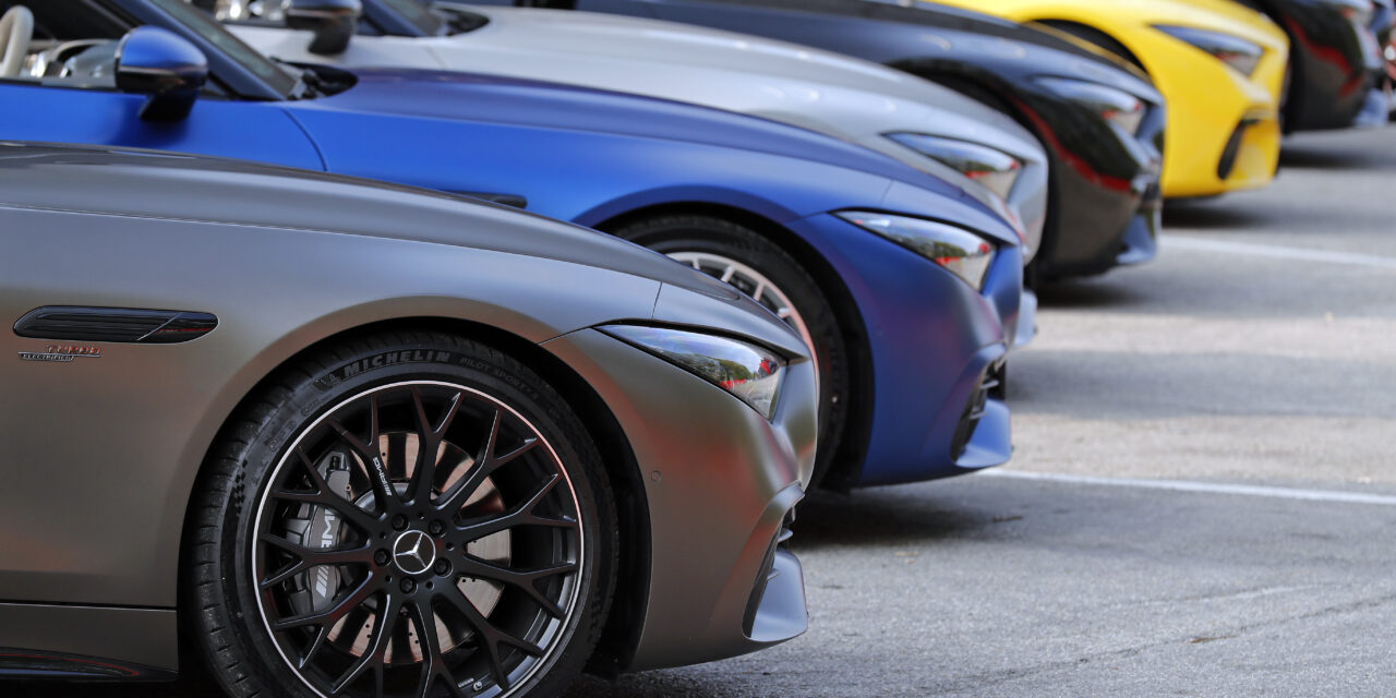 AMG Performance Day, no Autódromo Enzo e Dino Ferrari, brinda clientes com a prévia italiana do novo Mercedes-AMG GT