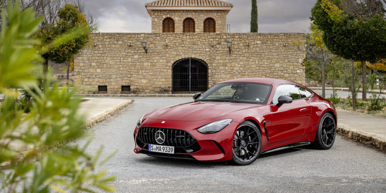 Mercedes-AMG divulga imagens inéditas da nova geração do GT Coupé