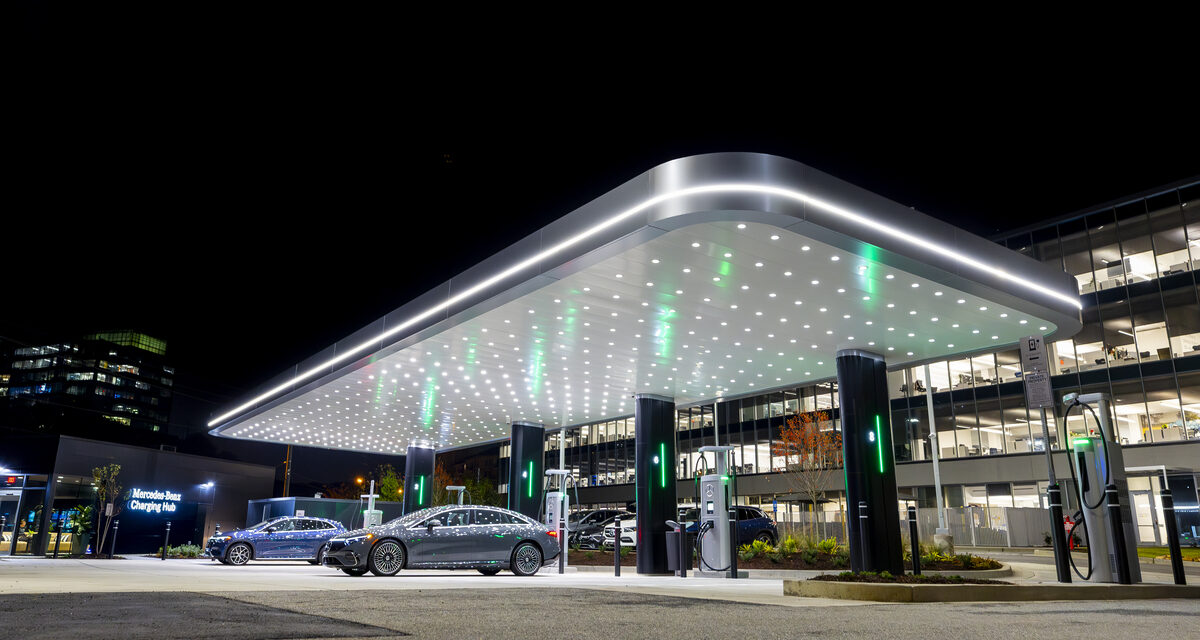 PRIMEIRO MERCEDES-BENZ CHARGING HUB É INAUGURADO NA AMÉRICA DO NORTE