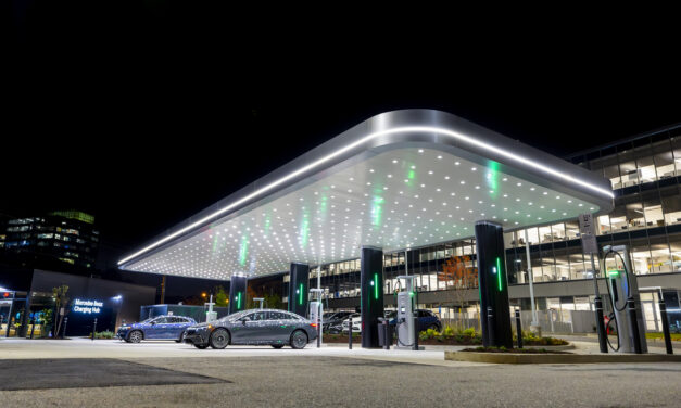 PRIMEIRO MERCEDES-BENZ CHARGING HUB É INAUGURADO NA AMÉRICA DO NORTE