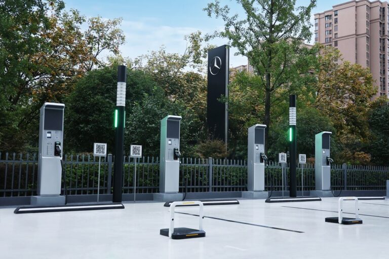PRIMEIRO HUB DE CARREGAMENTO MERCEDES-BENZ EM OPERAÇÃO EM CHENGDU/CHINA
