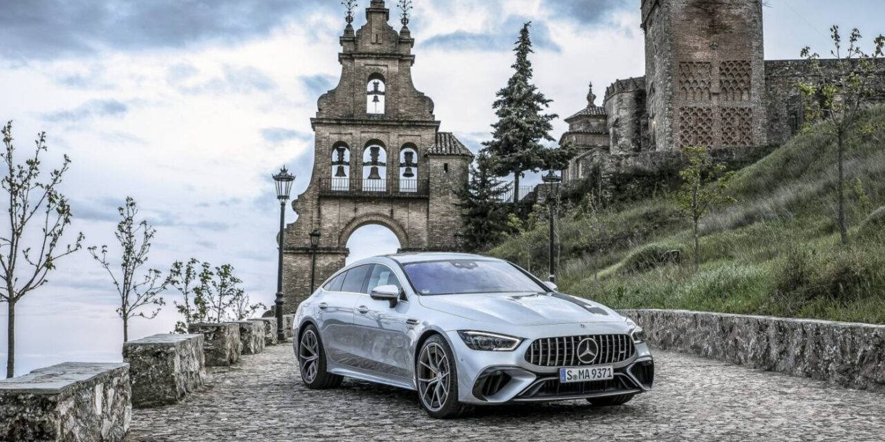 Não há conjuntos de pneus de inverno completos de fábrica para os modelos AMG GT de 4 portas