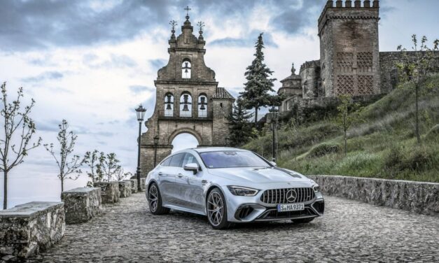 Não há conjuntos de pneus de inverno completos de fábrica para os modelos AMG GT de 4 portas