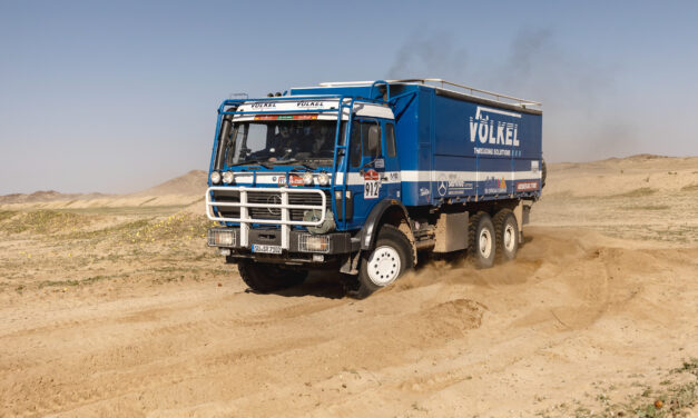 Mercedes-Benz regressa ao Rally Dakar com dois caminhões históricos da equipa Völkel