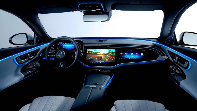 MERCEDES-BENZ COOPERA COM TENCENT E ELECTRONIC ARTS