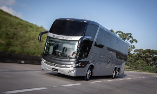 Ônibus rodoviário Mercedes-Benz O 500 RSD de 450 cv tem pacote de segurança ampliado