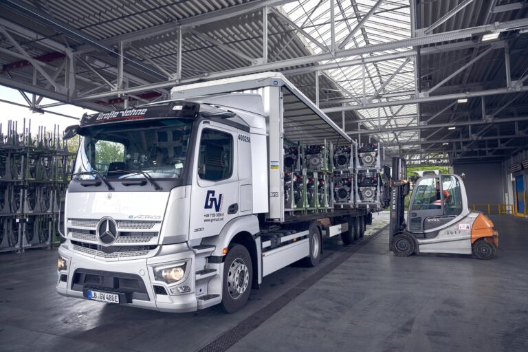 Mercedes-Benz eActros passa a fazer a rota logística entre Bad Cannstatt e Sindelfingen