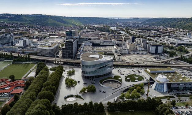 Tradição e inovação, fábrica da Mercedes-Benz Stuttgart-Untertürkheim comemora 120 anos
