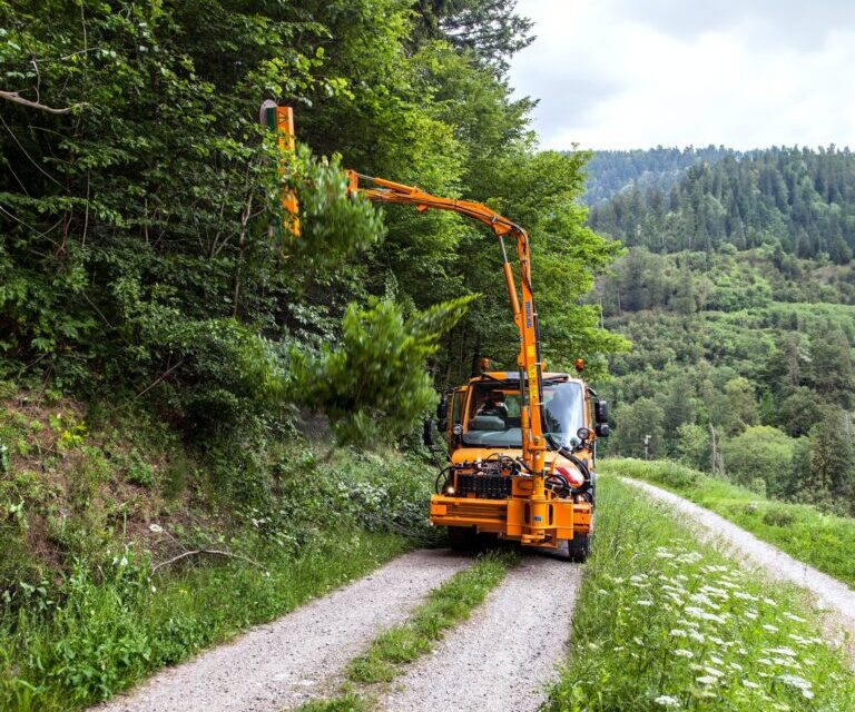 Mercedes-Benz Unimog na GaLaBau 2024, novos sistemas para manutenção de estradas