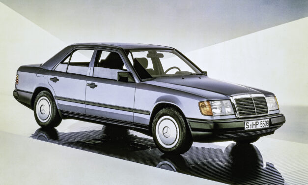 Há 40 anos, o Mercedes-Benz Classe E série 124, era apresentado em Sevilha