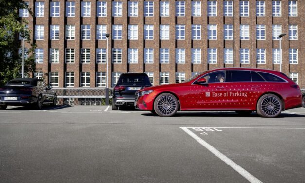 Mercedes-Benz aumenta velocidade de estacionamento para 4 km/h