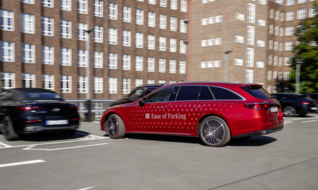 Mercedes-Benz aprimora o sistema de estacionamento automatizado