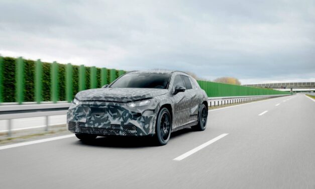 Mercedes-AMG exibe pela primeira vez seu SUV elétrico alto desempenho em teste