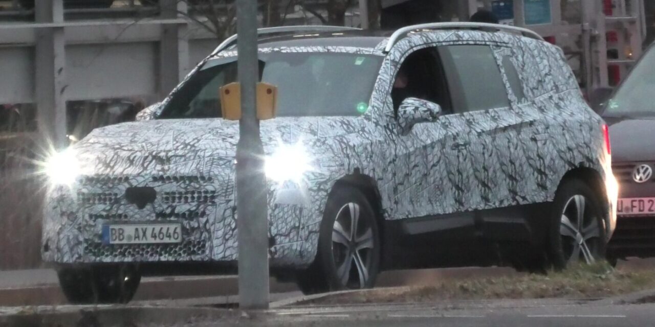 Nova geração do Mercedes-Benz GLB já roda em testes