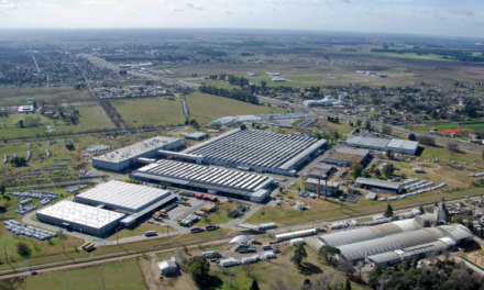 Mercedes-Benz anuncia que irá vender fábrica de vans na Argentina