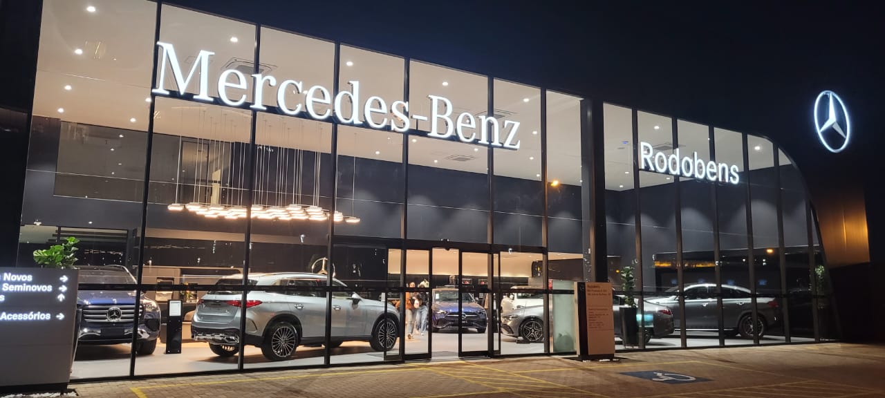 Rodobens inaugura a primeira concessionária Mercedes-Benz do Brasil com padrão 100% alemão