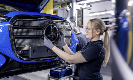 Mercedes-Benz moderniza suas fábricas e prepara-se para nova arquitetura elétrica MB.EA