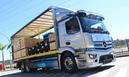 Mercedes-Benz passa a utilizar caminhões elétricos eActros em logística interna na fábrica de São Bernardo do Campo