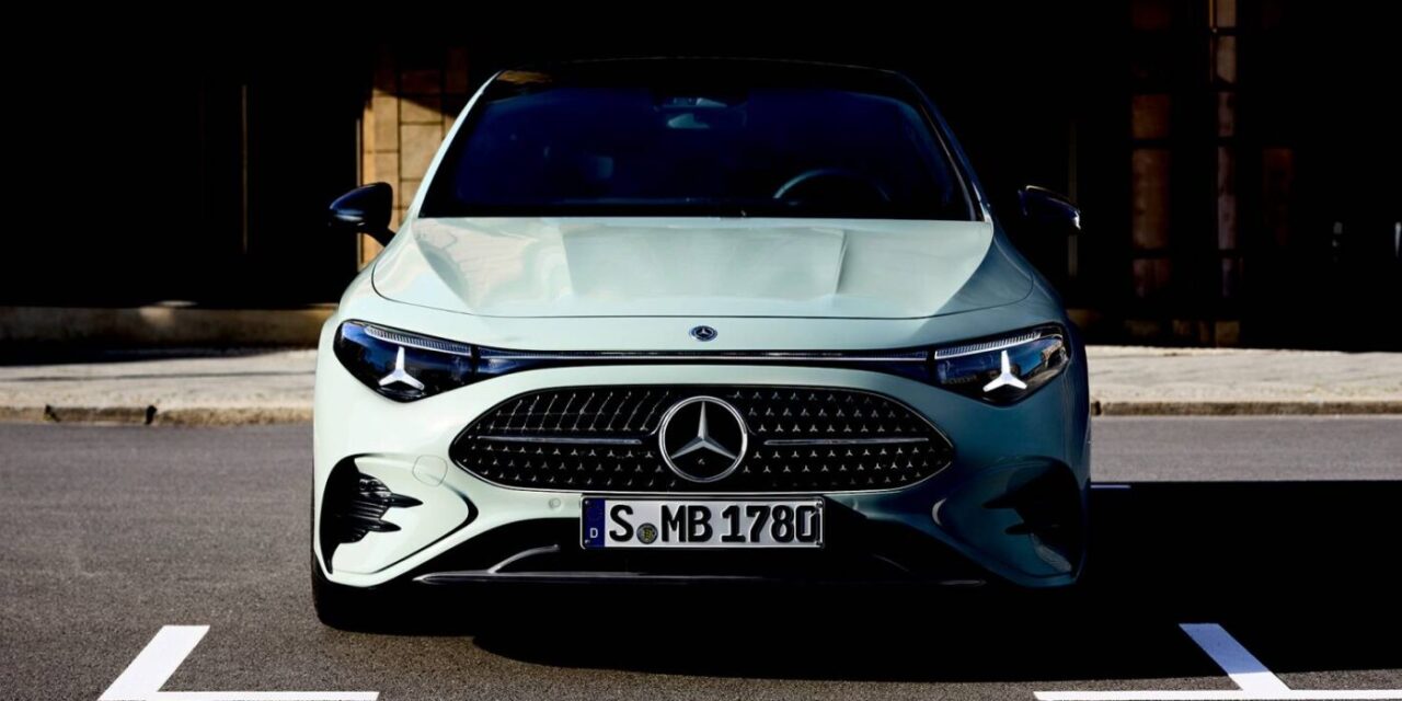 Mercedes-Benz lança CLA híbrido em três de versões